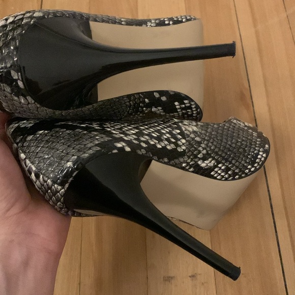 Madden girl faux snake skin heels size 9 - Picture 4 of 4